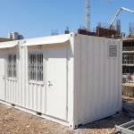 מכולה מותאמת למשרד לאתר בניה- מעלות מבנים ניידים לכל מטרה